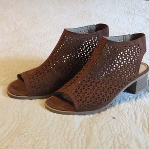 American Eagle Sandals